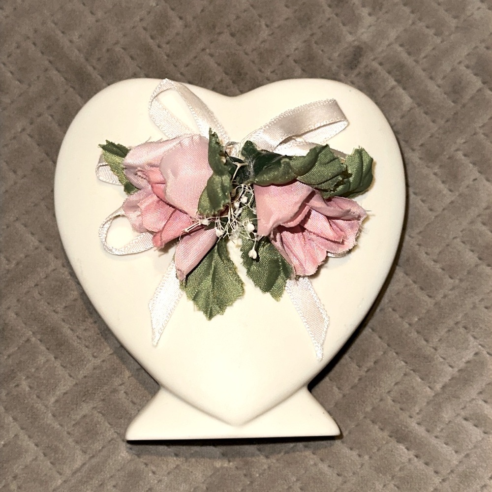 Vintage Schmid 1988 Beige Heart Shaped Vase with Pink Rosette Ornament